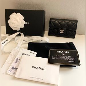 Sold. Chanel Classic Caviar Black Card Holder SHW